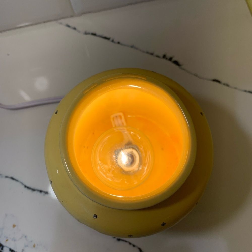 Yellow Ceramic light  with Floral Design - Picture 3 of 8